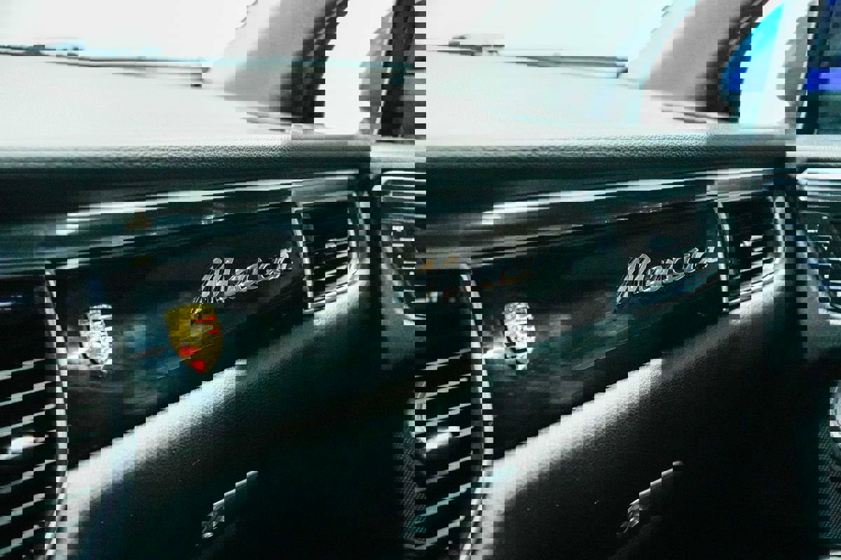 Used 2018 Porsche Macan AWD/4WD image 15