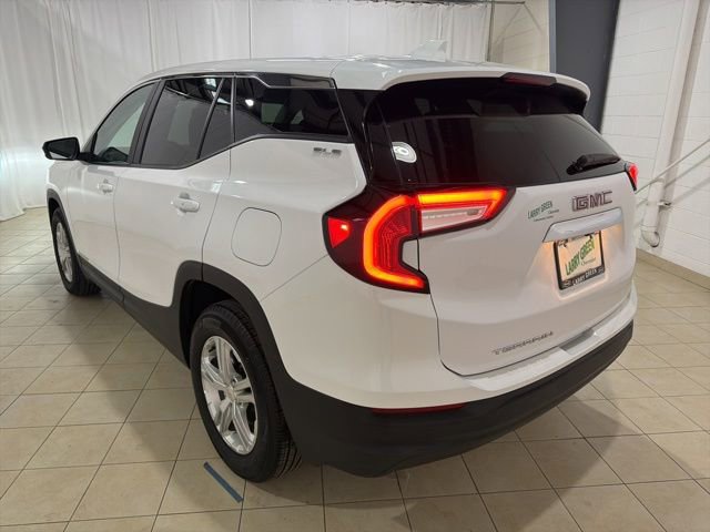 Used 2024 GMC Terrain SLE FWD image 3