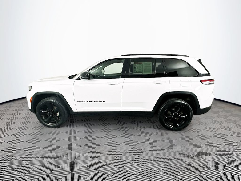 Certified 2023 Jeep Grand Cherokee Altitude AWD/4WD image 7