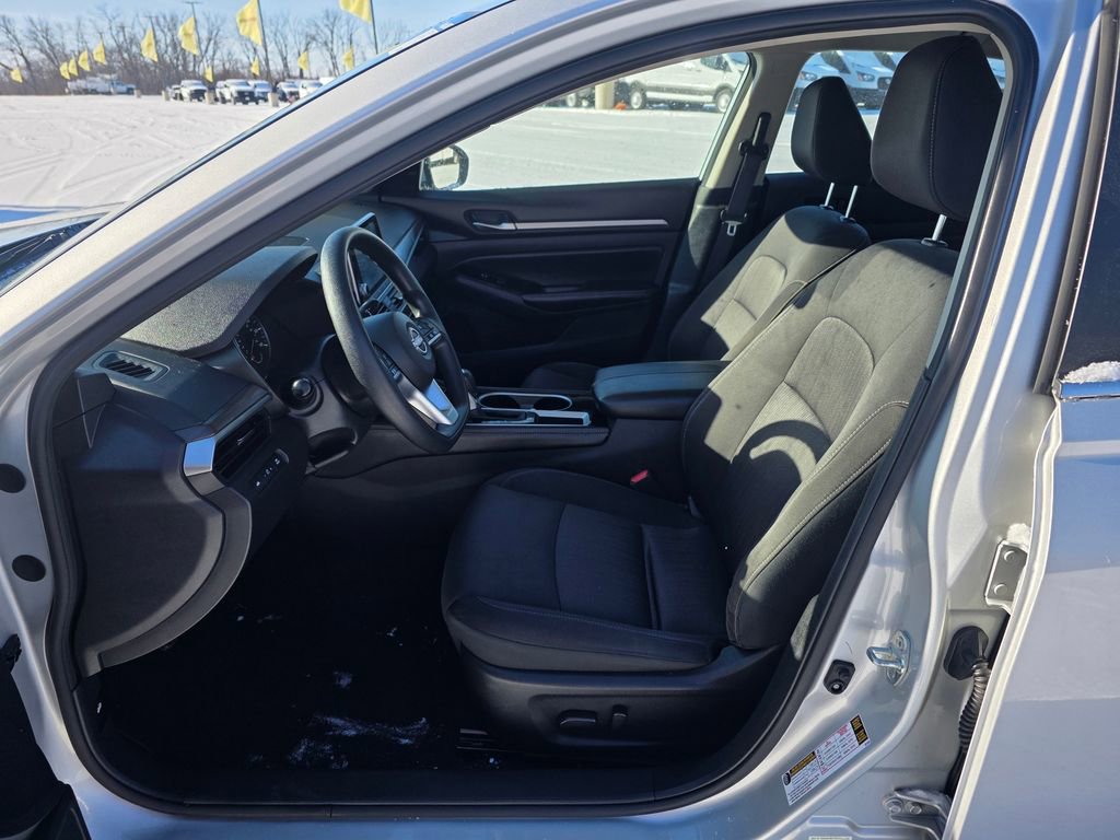 Used 2023 Nissan Altima 2.5 SV FWD image 23