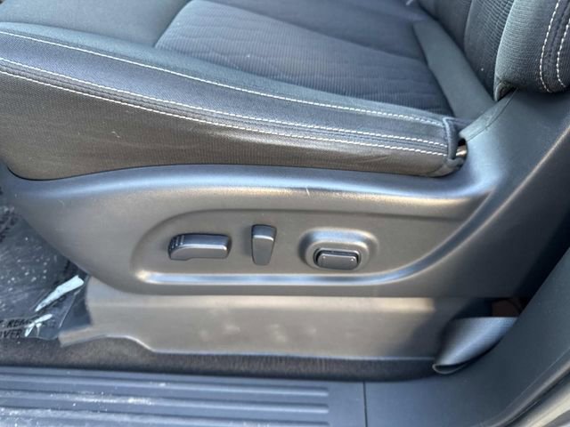 Used 2019 Nissan Titan SV w/ SV Convenience Package image 17