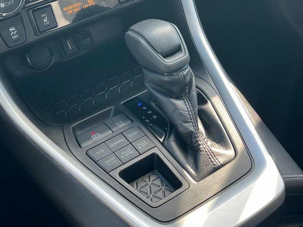 Certified 2021 Toyota RAV4 XLE w/ Convenience Package image 19