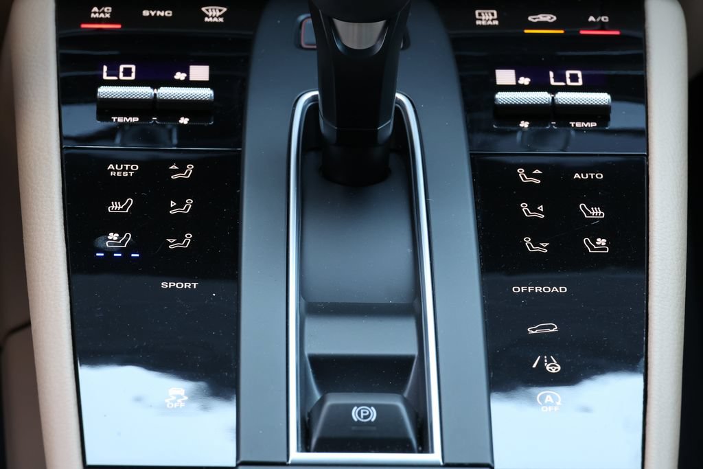 Certified 2026 Porsche Macan AWD/4WD image 45