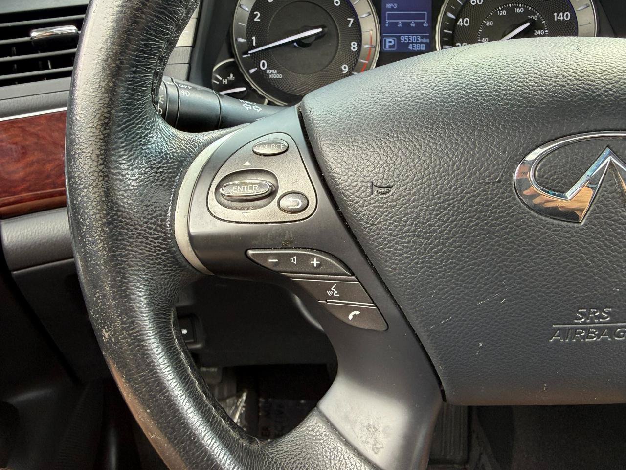 Used 2018 INFINITI Q70 Luxe RWD image 14