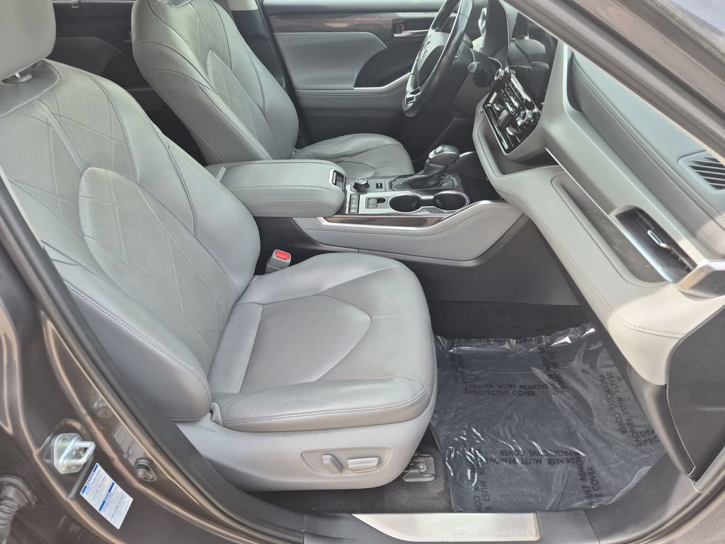 Used 2021 Toyota Highlander Platinum AWD/4WD image 41