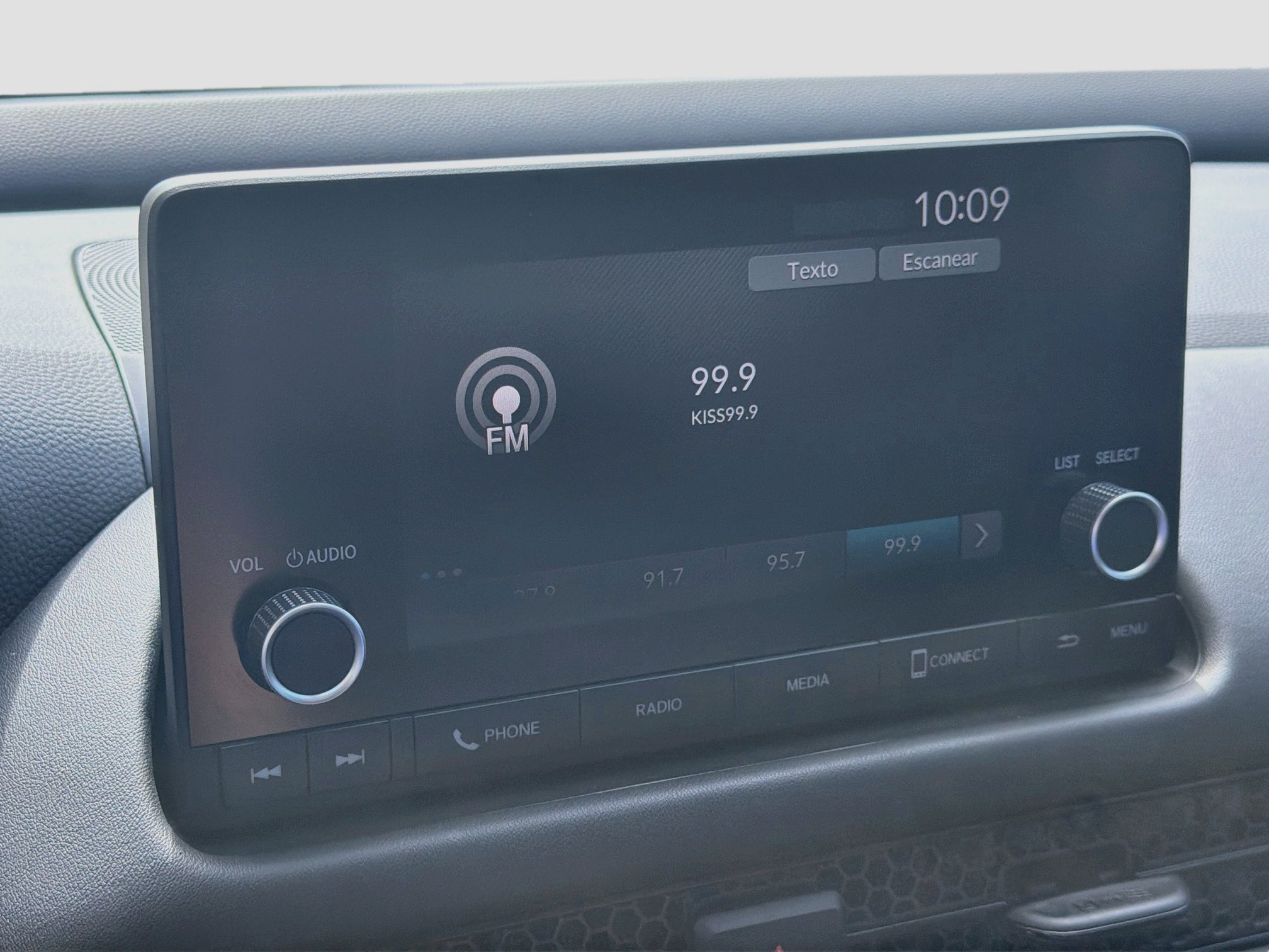 Used 2025 Honda HR-V LX image 12