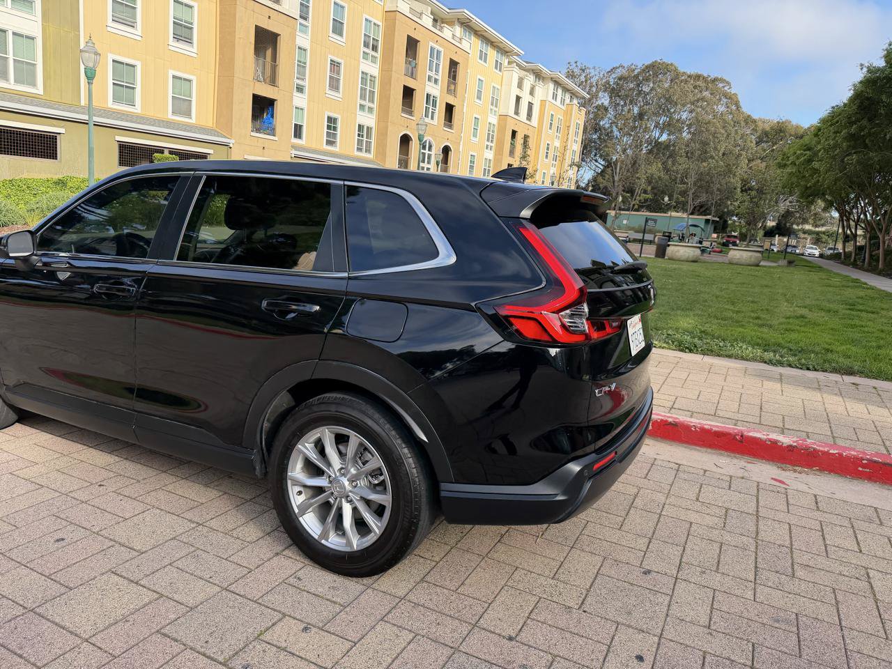 Used 2025 Honda CR-V EX-L image 16