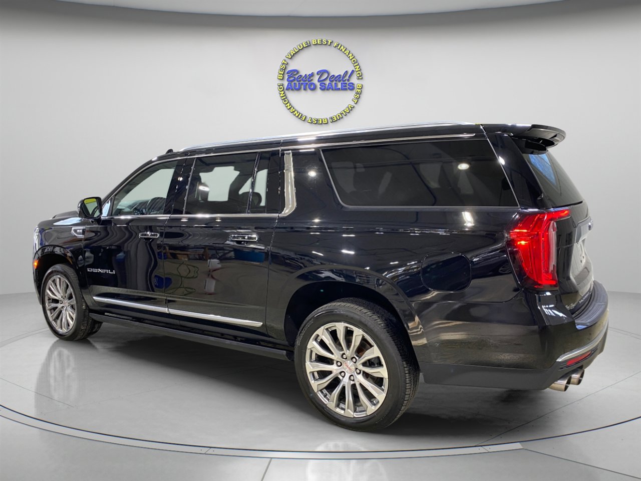 Used 2022 GMC Yukon XL Denali image 3