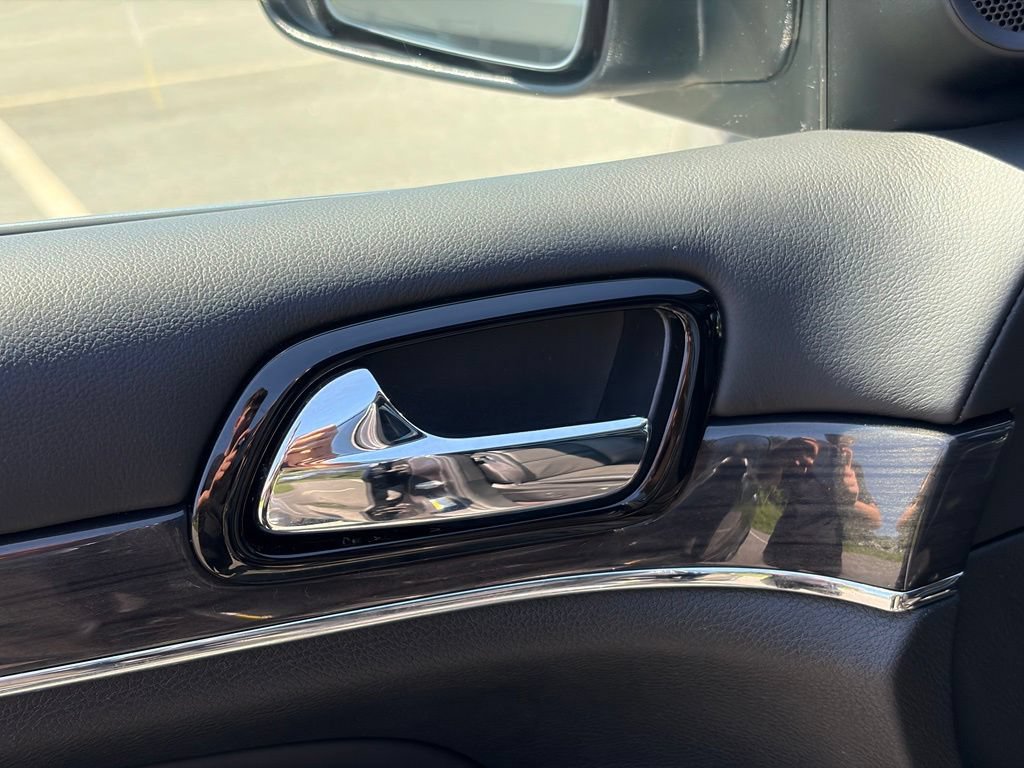 Used 2019 Jeep Grand Cherokee Overland AWD/4WD image 13