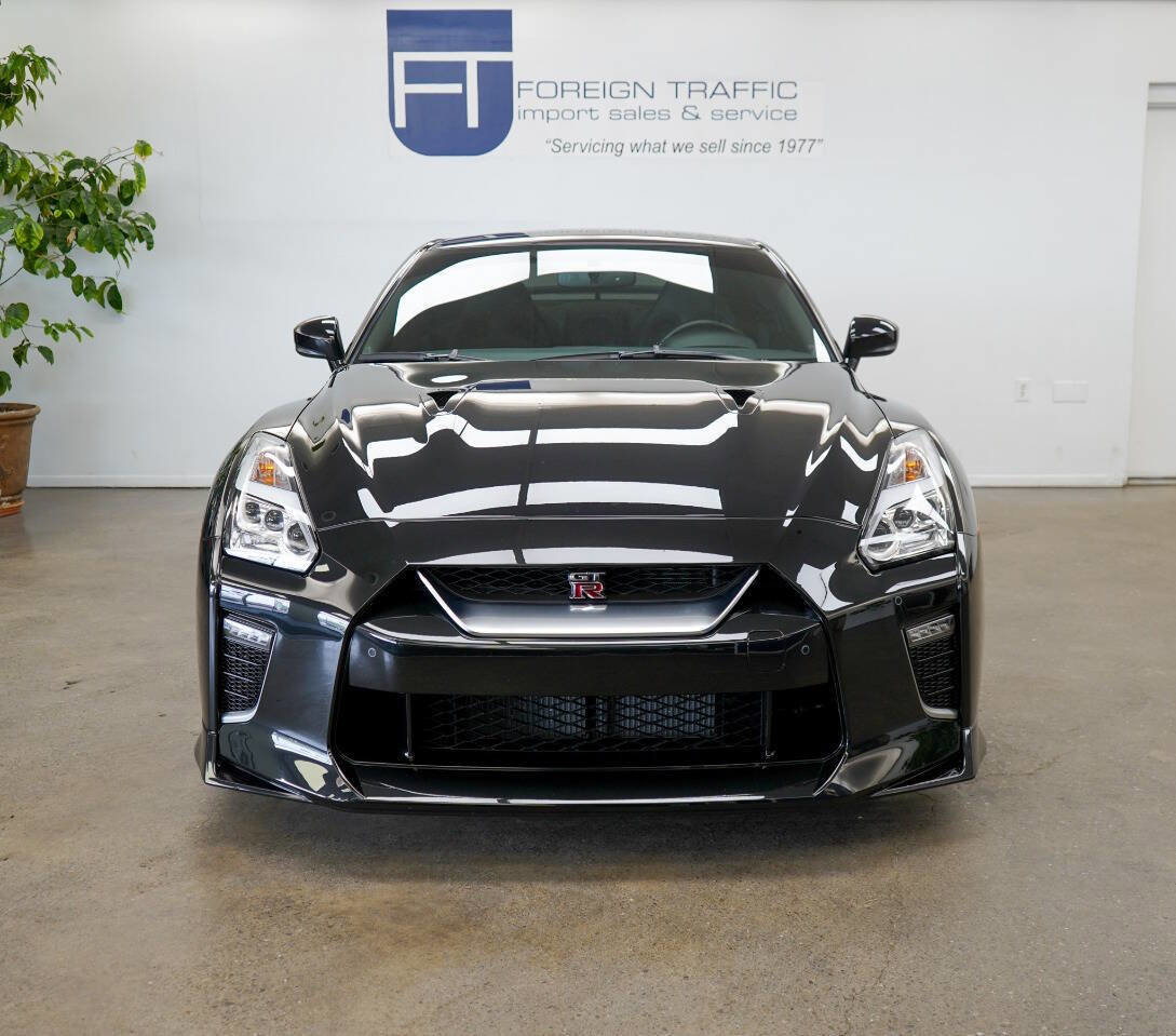 Used 2021 Nissan GT-R Premium image 2