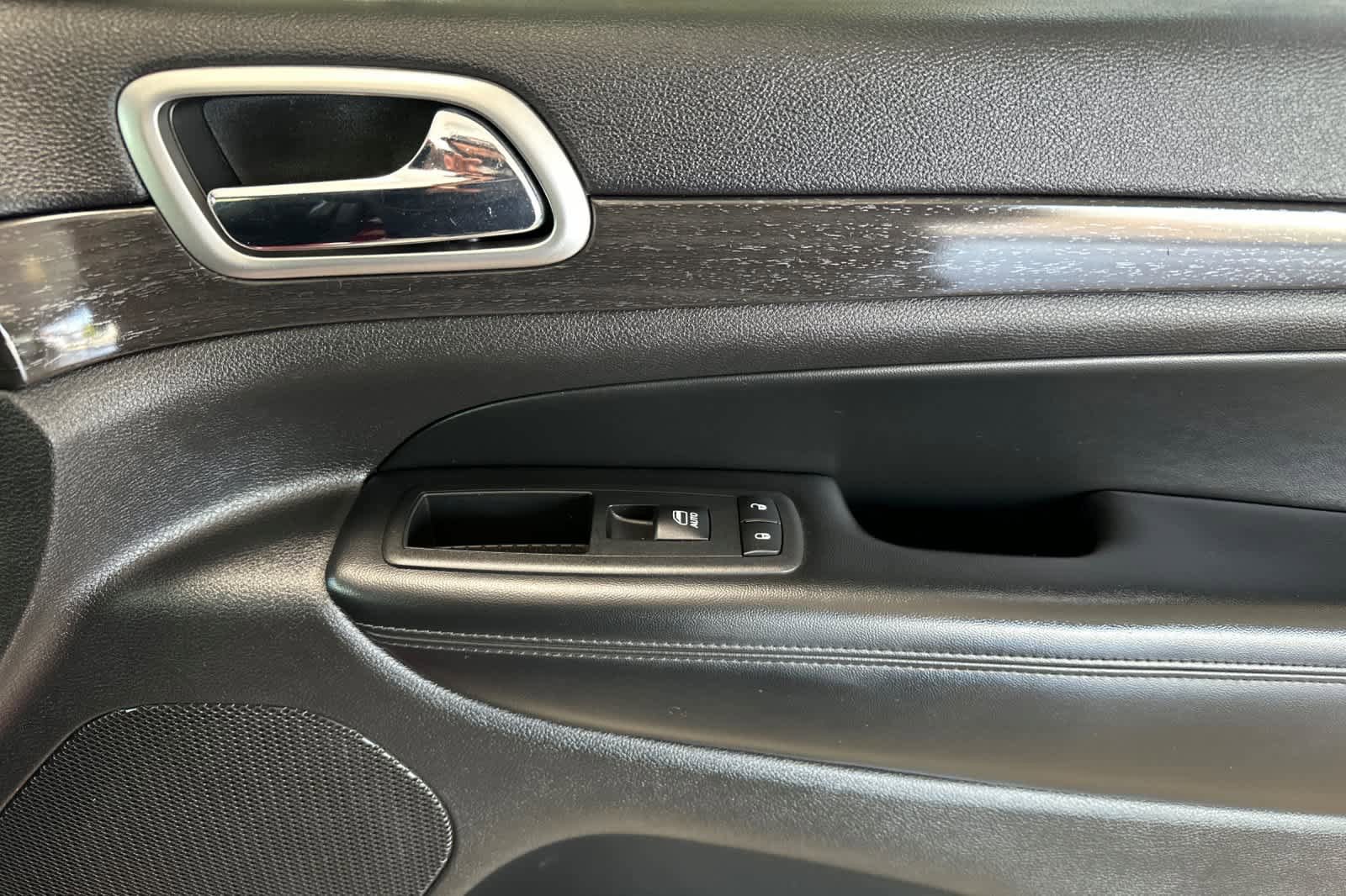 Used 2018 Jeep Grand Cherokee Altitude AWD/4WD image 19