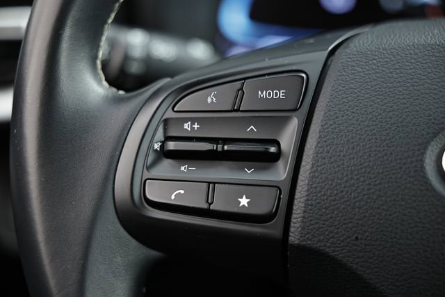 Used 2023 Hyundai Venue Limited image 31