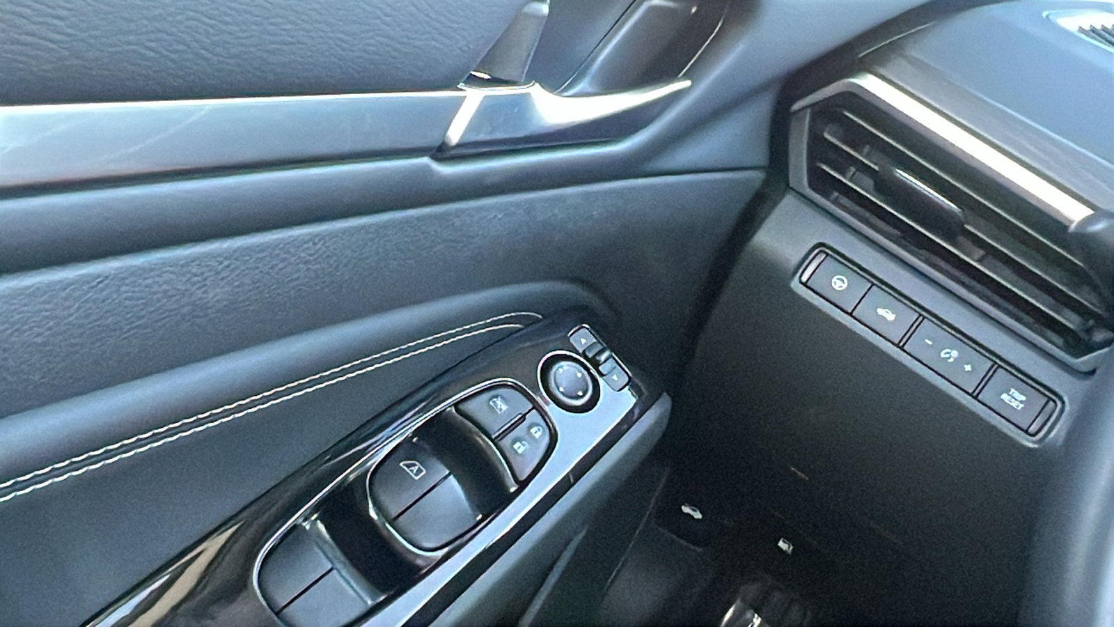 Used 2023 Nissan Altima 2.5 SV w/ SV Premium Package image 34