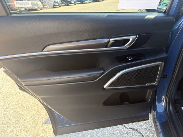 Used 2025 Kia Telluride S AWD/4WD image 14