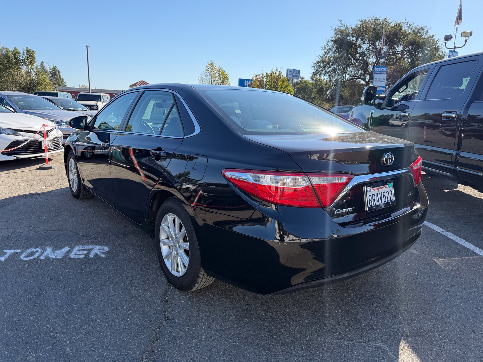 Used 2016 Toyota Camry LE FWD image 3