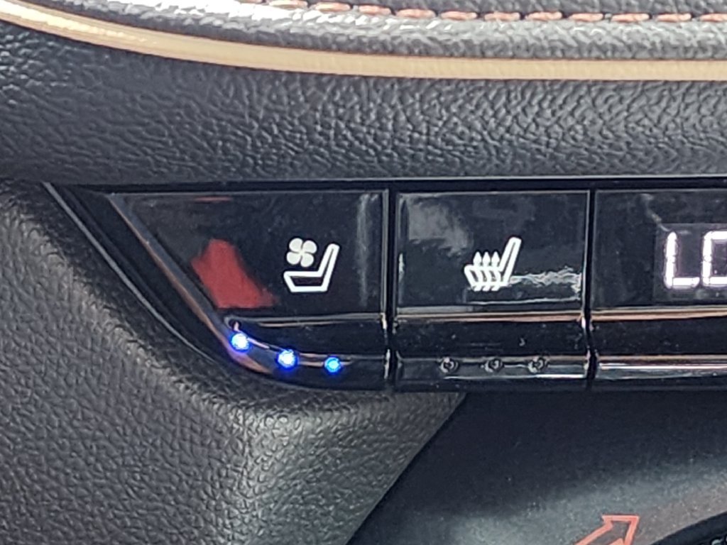 Used 2019 Chevrolet Blazer Premier w/ Driver Confidence II Package FWD image 30