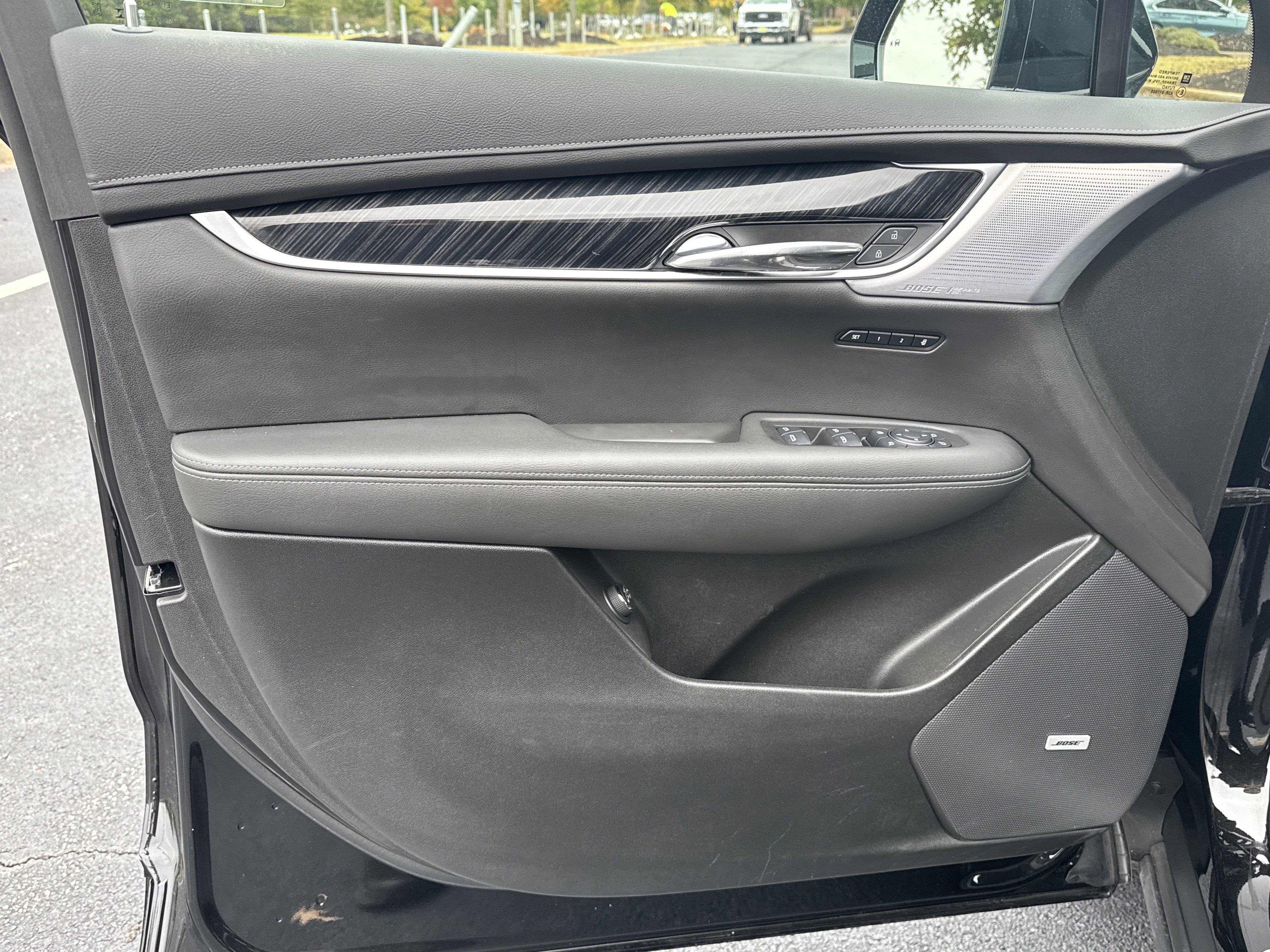 Used 2025 Cadillac XT6 Premium Luxury w/ Technology Package image 23