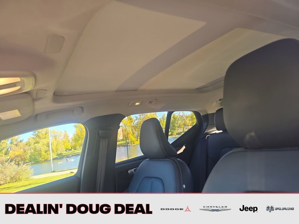 Used 2025 Volvo XC40 B5 Core image 21