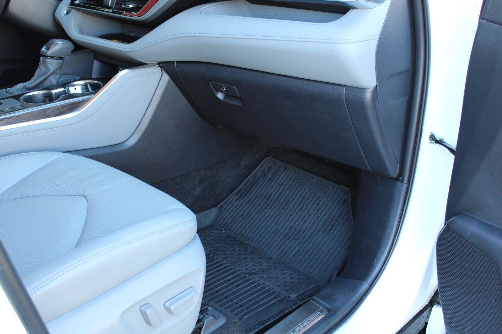 Used 2026 Toyota Highlander Platinum AWD/4WD image 45