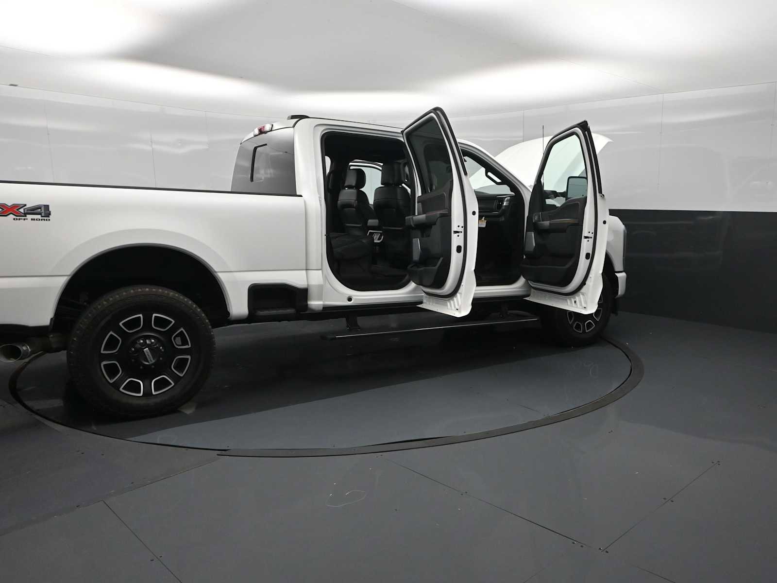 Used 2024 Ford F250 4x4 Crew Cab Super Duty image 36
