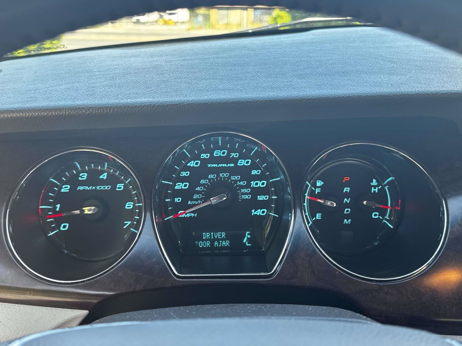 Used 2010 Ford Taurus SEL FWD image 22