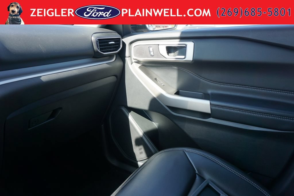 Used 2023 Ford Explorer XLT w/ Equipment Group 202A AWD/4WD image 32
