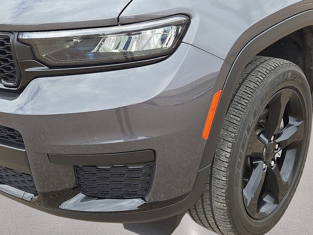 Used 2024 Jeep Grand Cherokee L Altitude AWD/4WD image 9