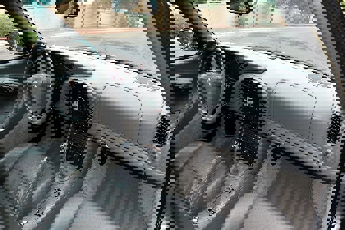 Used 2002 Porsche 911 Cabriolet image 25