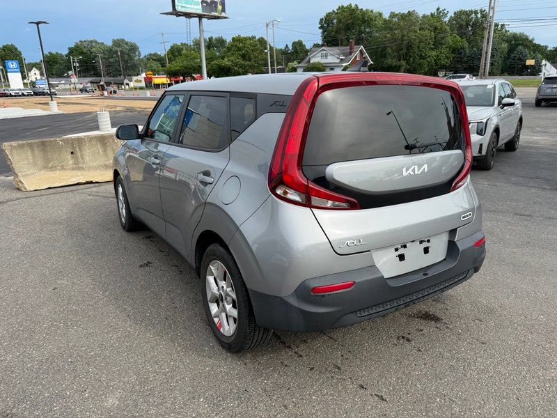 Certified 2022 Kia Soul LX w/ Technology Package FWD image 6