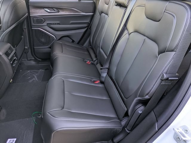 New 2026 Jeep Grand Cherokee Limited w/ Limited Altitude Package AWD/4WD image 30