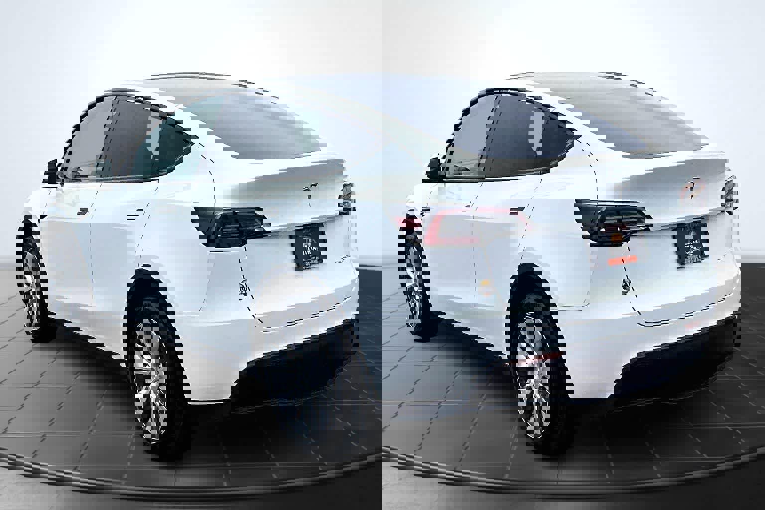 Used 2023 Tesla Model Y Long Range image 4