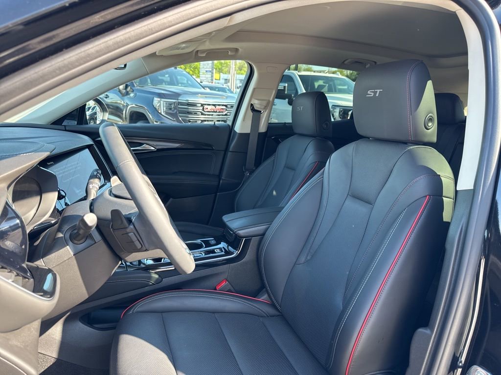 Used 2023 Buick Envision Essence w/ Sport Touring Package image 15