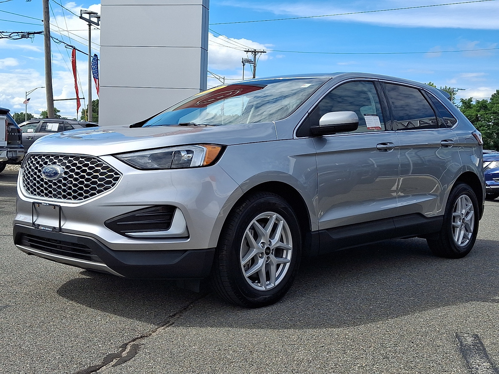 Used 2024 Ford Edge SEL AWD/4WD image 3