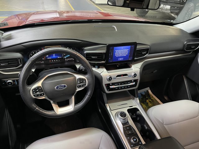 Certified 2021 Ford Explorer XLT w/ Equipment Group 202A AWD/4WD image 13