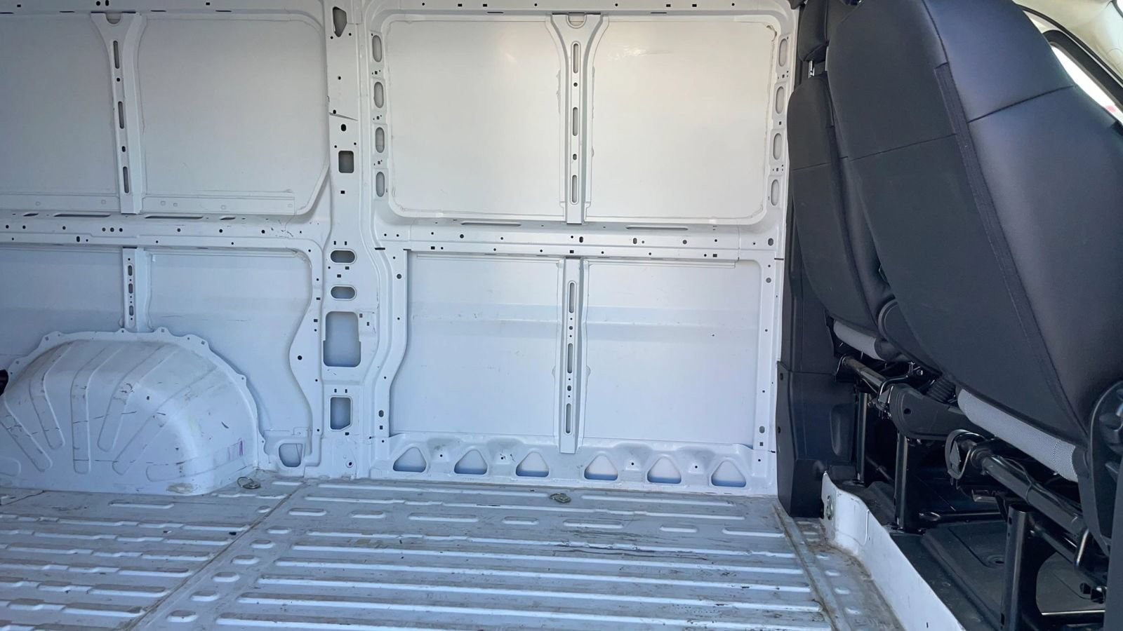 Used 2025 RAM ProMaster 2500 w/ Convenience Group FWD image 39