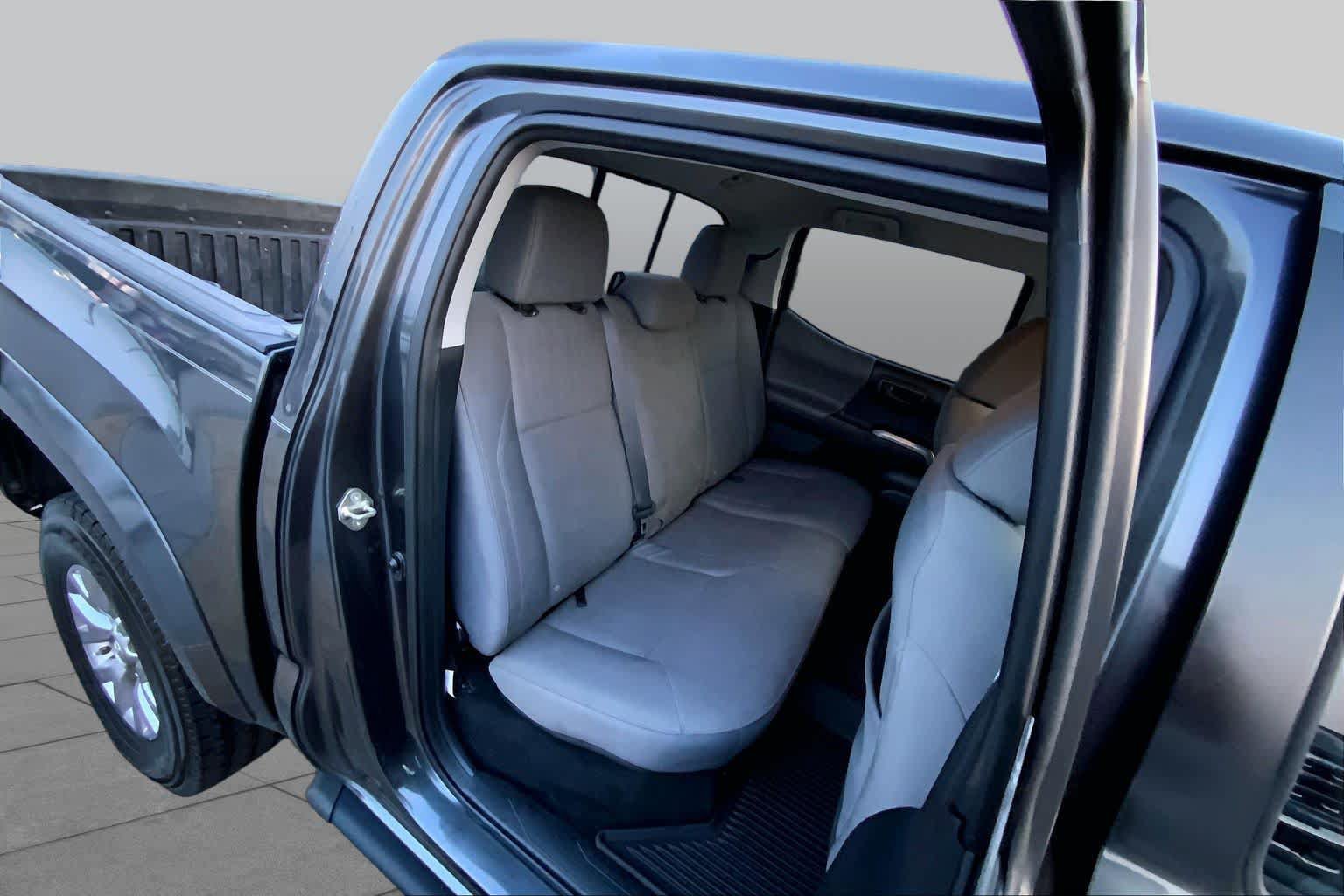 Used 2019 Toyota Tacoma SR5 RWD image 19