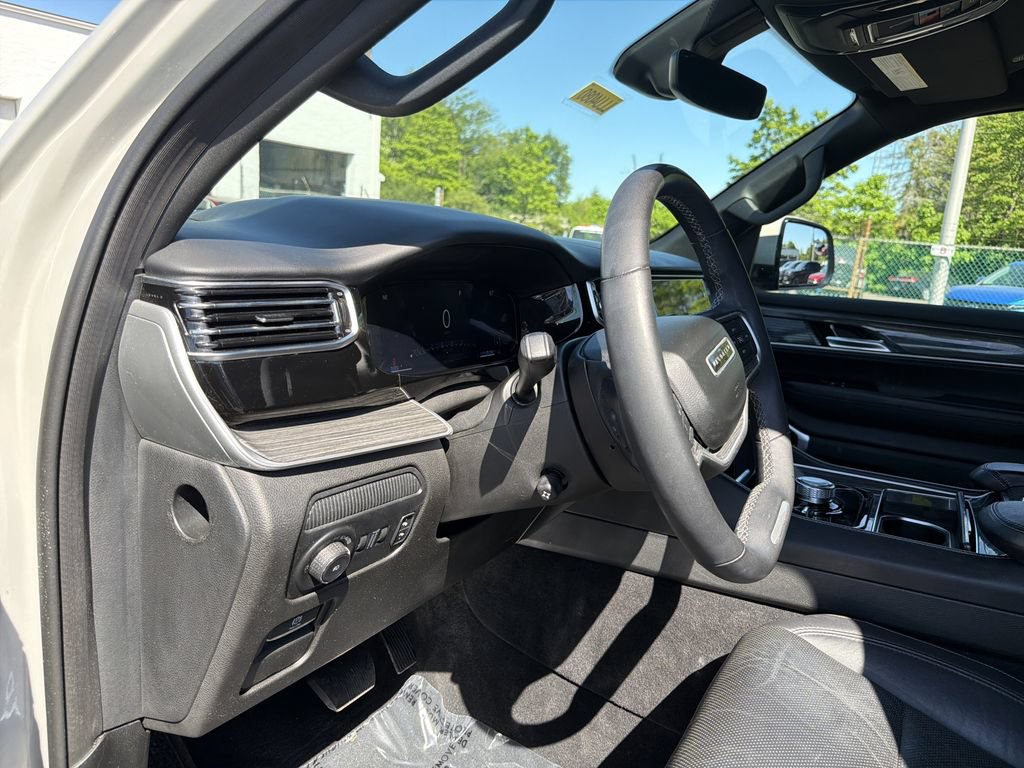 Used 2022 Jeep Wagoneer Series II AWD/4WD image 23