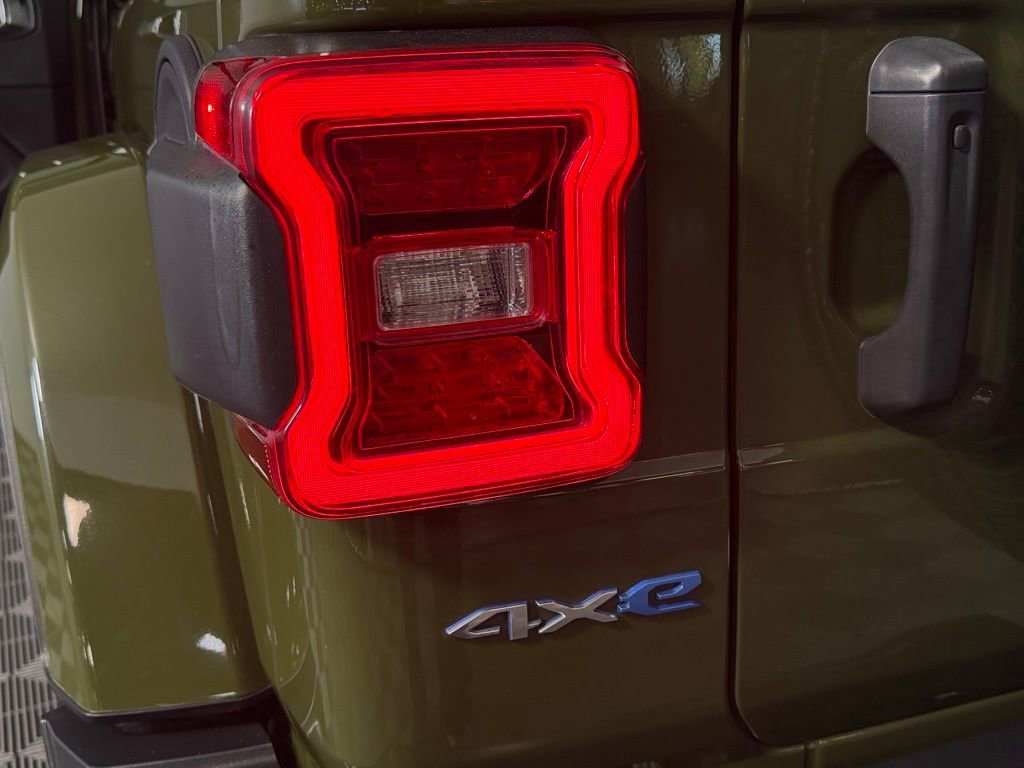 Used 2021 Jeep Wrangler Unlimited Sahara w/ Safety Group image 13