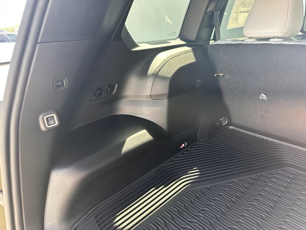 New 2026 Jeep Cherokee Overland w/ Advanced Pro Tech Group AWD/4WD image 23