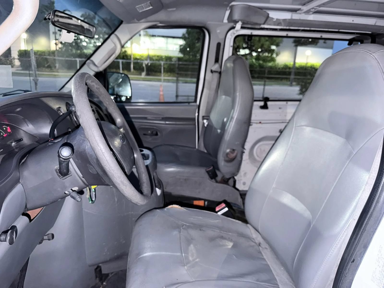 Used 2006 Ford E-250 and Econoline 250 RWD image 13