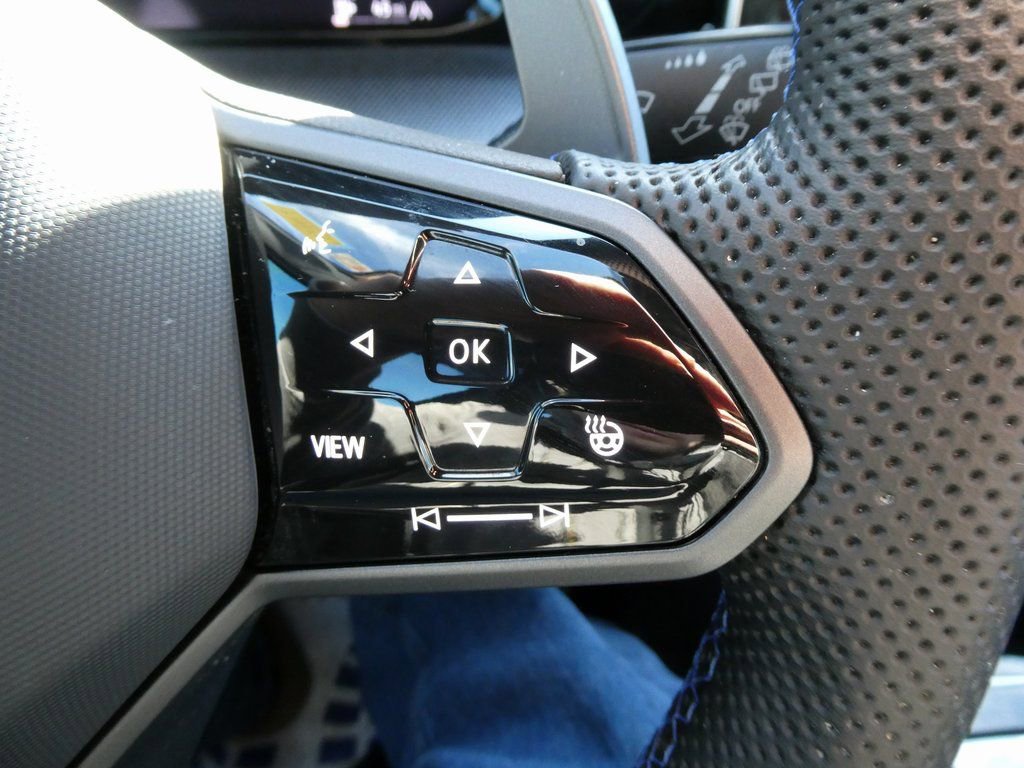 Used 2025 Volkswagen Golf w/ Euro Style Package image 33