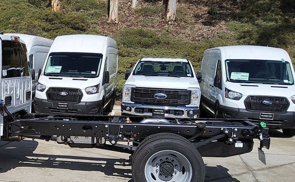 New 2026 Ford F450 XL w/ XL Chrome Package image 3