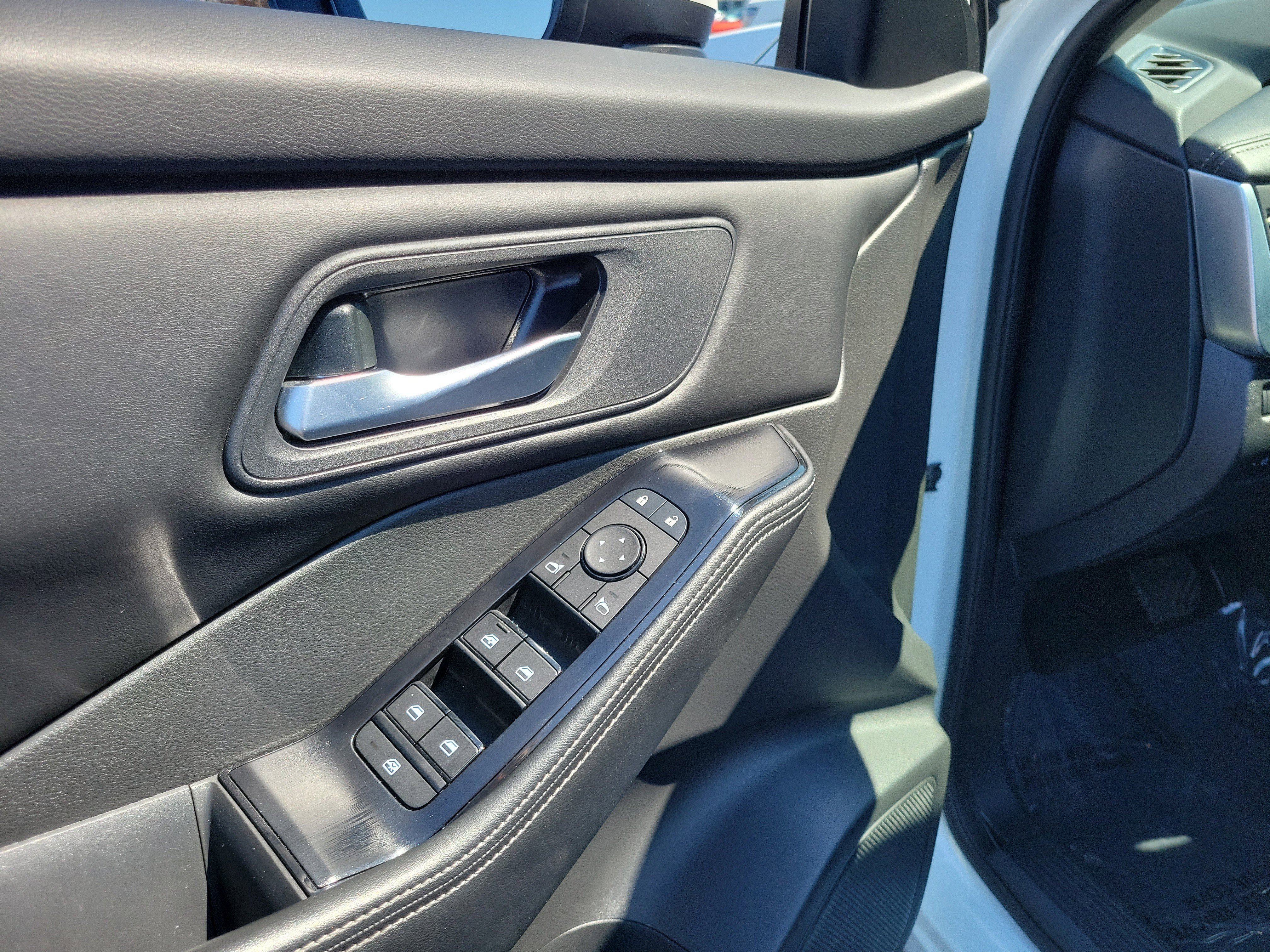 Used 2025 Nissan Rogue SV AWD/4WD image 18