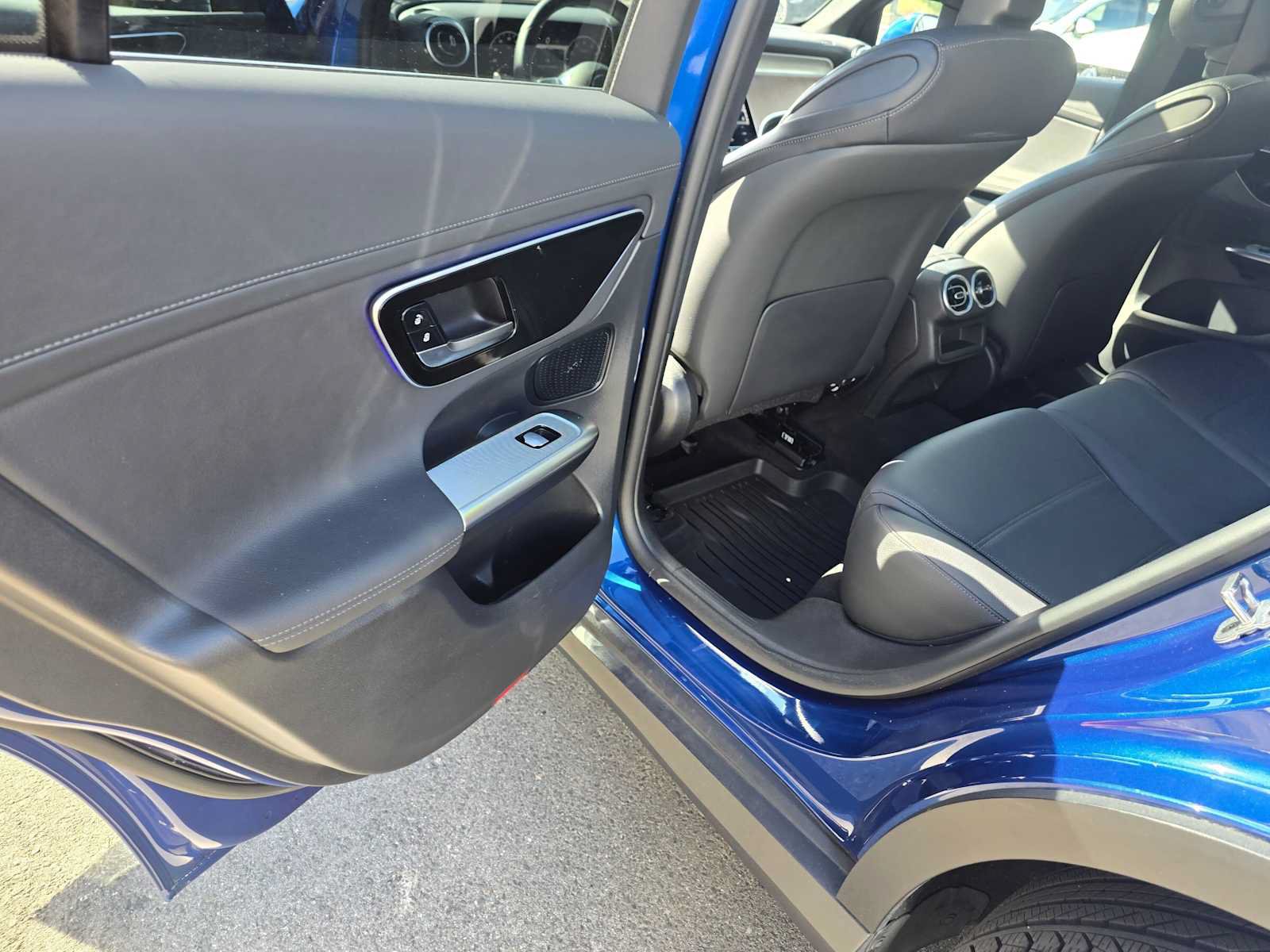 Used 2024 Mercedes-Benz GLC 300 4MATIC image 16