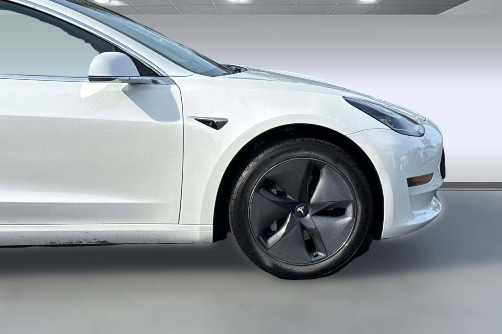 Used 2020 Tesla Model 3 Standard Range image 31