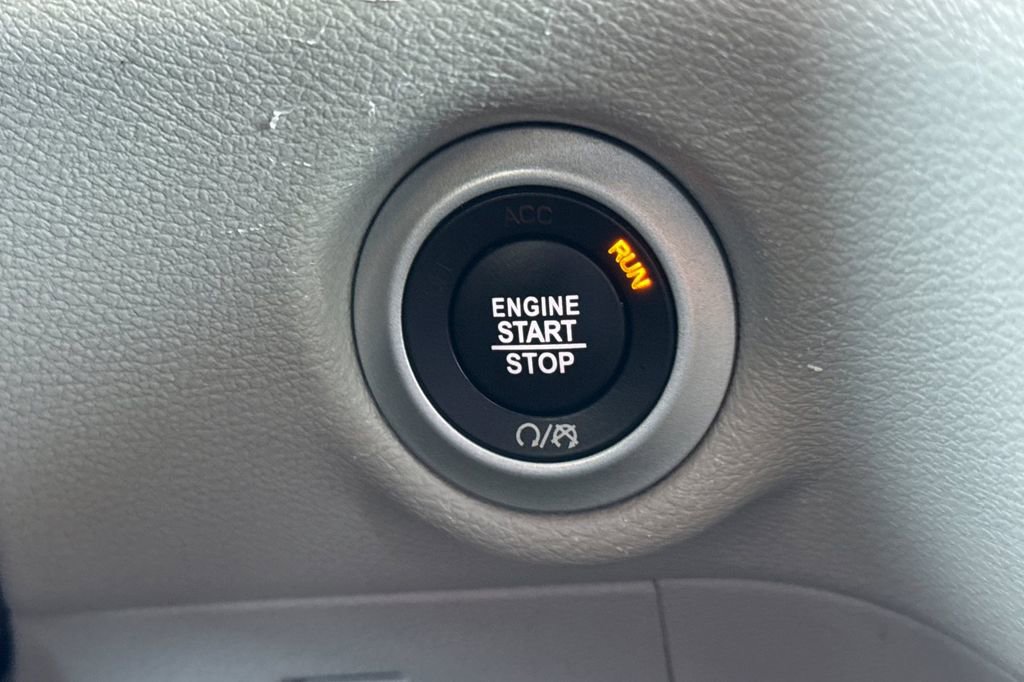 Used 2023 Chrysler Pacifica Touring-L FWD image 32