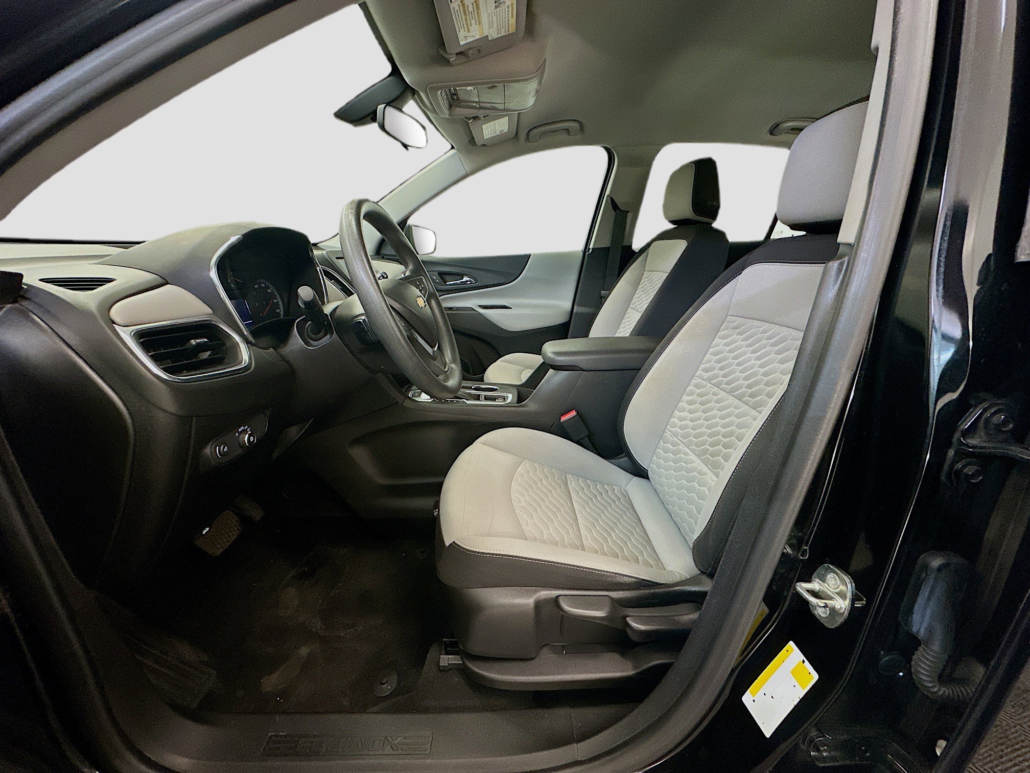 Used 2018 Chevrolet Equinox LS image 13