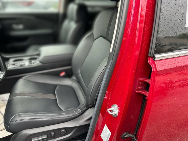 Used 2025 Honda Pilot Touring image 13