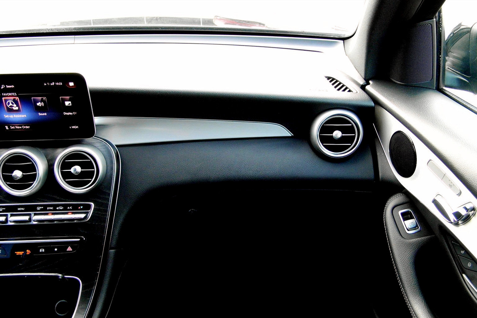 Used 2021 Mercedes-Benz GLC 300 w/ AMG Line image 20