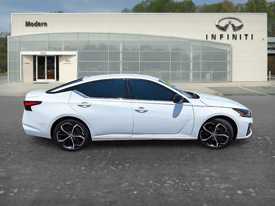 Used 2024 Nissan Altima 2.5 SR FWD image 3